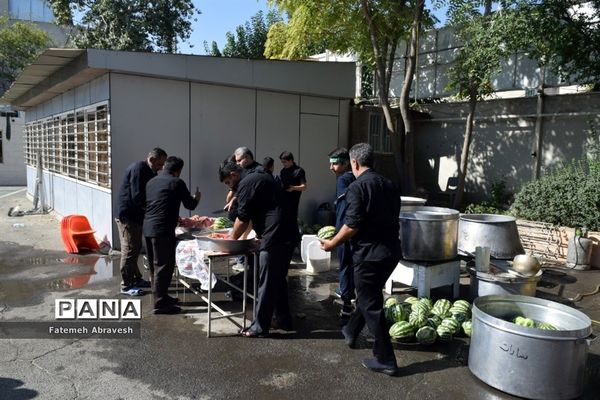 برپایی موکب شهدای فرهنگیان آموزش و پرورش منطقه ۱۴ در خیابان ۱۷ شهریور