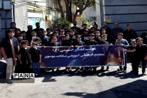 برپایی موکب شهدای فرهنگیان آموزش و پرورش منطقه ۱۴ در خیابان ۱۷ شهریور