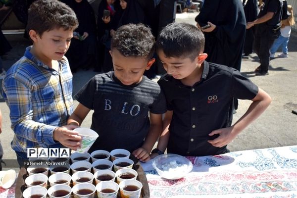 برپایی موکب شهدای فرهنگیان آموزش و پرورش منطقه ۱۴ در خیابان ۱۷ شهریور