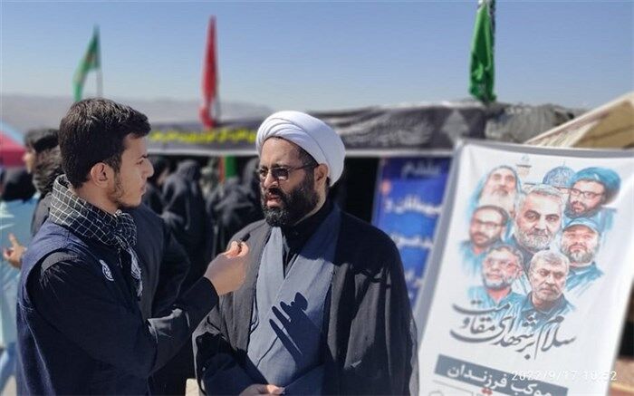 پیاده‌روی جاماندگان اربعین زمینه‌ساز قیام حجت ابن الحسن است