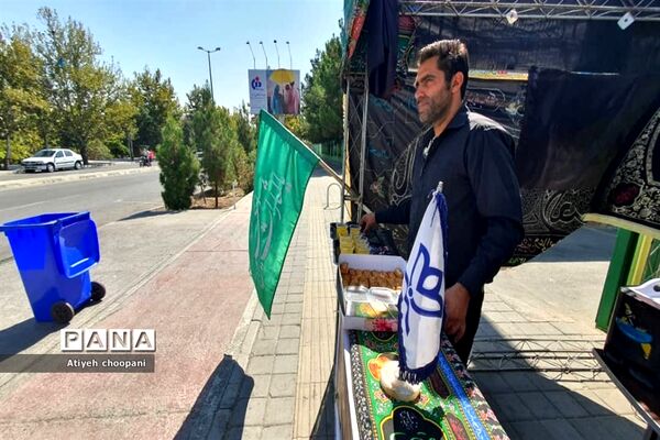 پذیرایی موکب‌های کانون فرهنگی تربیتی قدس از جاماندگان زیارت حرم سید الشهداء