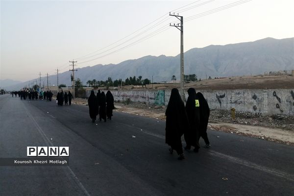 حضور پرشور مردم شهرستان کازرون در  پیاده‌روی جاماندگان اربعین حسینی