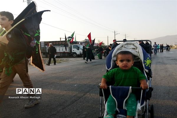 حضور پرشور مردم شهرستان کازرون در  پیاده‌روی جاماندگان اربعین حسینی