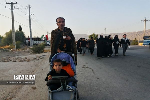 حضور پرشور مردم شهرستان کازرون در  پیاده‌روی جاماندگان اربعین حسینی