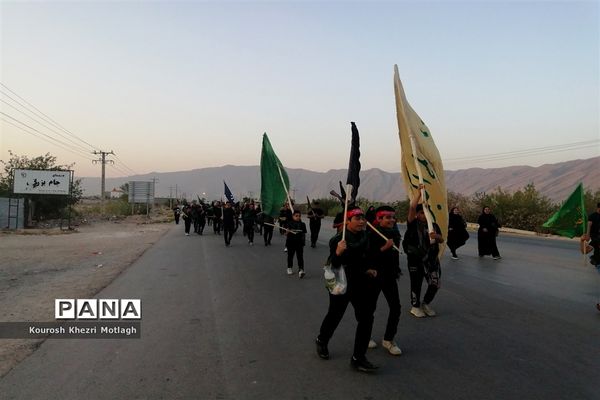 حضور پرشور مردم شهرستان کازرون در  پیاده‌روی جاماندگان اربعین حسینی