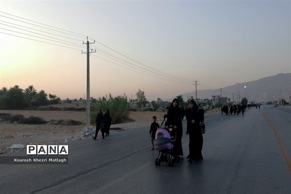 حضور پرشور مردم شهرستان کازرون در  پیاده‌روی جاماندگان اربعین حسینی