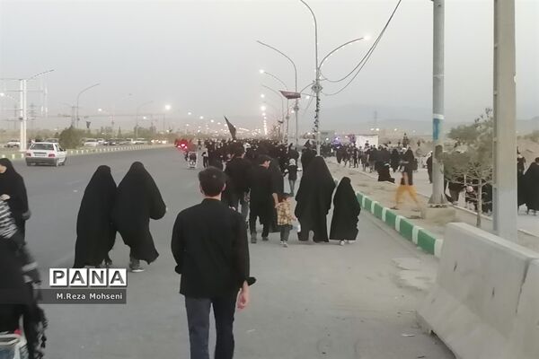 راهپیمایی اربعینی زائران سیدالشهدا(ع) در قم-3
