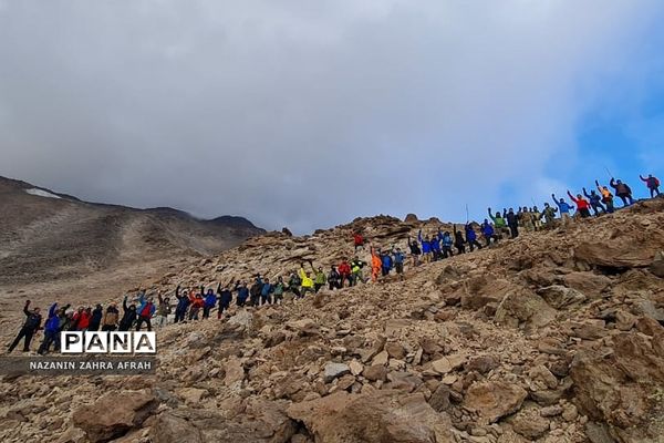 اولین صعود مشترک و بین المللی کوهنوردان ارتش‌های جهان به قله دماوند