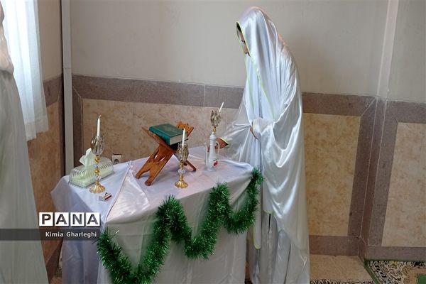 آیین غبارروبی و عطر افشانی نمازخانه دبیرستان فرزانگان قرچک