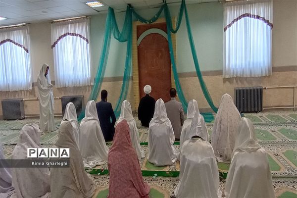 آیین غبارروبی و عطر افشانی نمازخانه دبیرستان فرزانگان قرچک