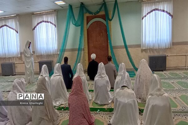 آیین غبارروبی و عطر افشانی نمازخانه دبیرستان فرزانگان قرچک