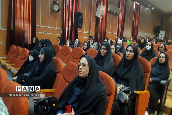 جلسه هم‌اندیشی مدیران مدارس شهرستان قرچک