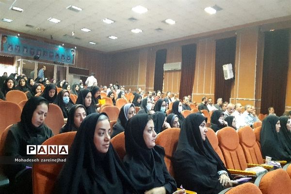 جلسه هم‌اندیشی مدیران مدارس شهرستان قرچک