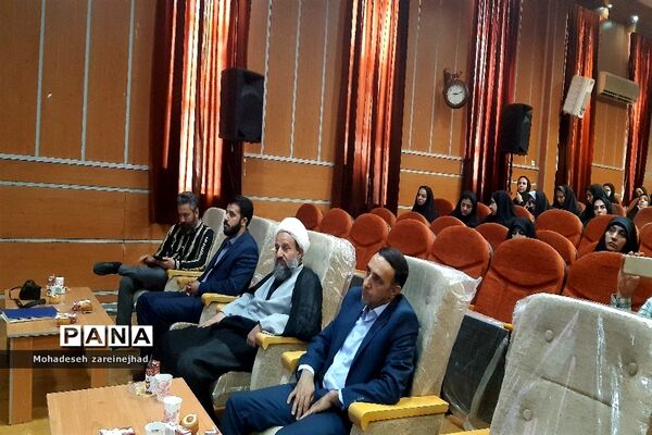 جلسه هم‌اندیشی مدیران مدارس شهرستان قرچک