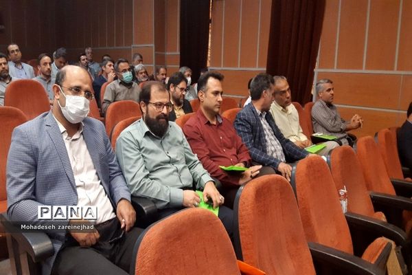 جلسه هم‌اندیشی مدیران مدارس شهرستان قرچک