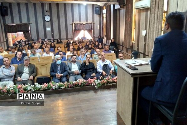 ‌برگزاری جلسه کارگروه مدیران مدارس ابتدایی و متوسطه‌ اول‌ و‌ دوم در شهرستان قرچک