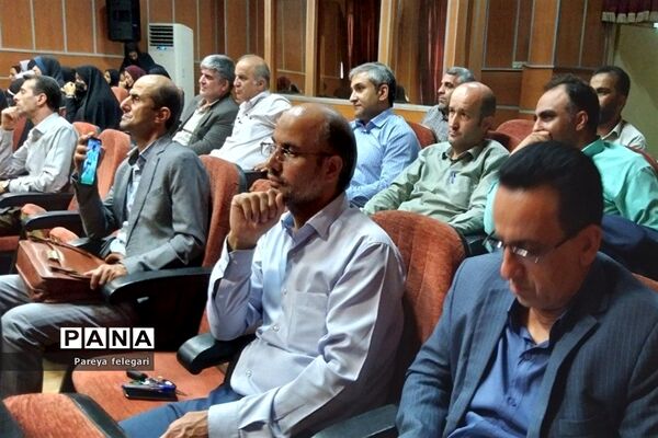 ‌برگزاری جلسه کارگروه مدیران مدارس ابتدایی و متوسطه‌ اول‌ و‌ دوم در شهرستان قرچک