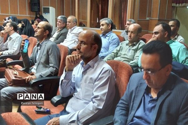 ‌برگزاری جلسه کارگروه مدیران مدارس ابتدایی و متوسطه‌ اول‌ و‌ دوم در شهرستان قرچک