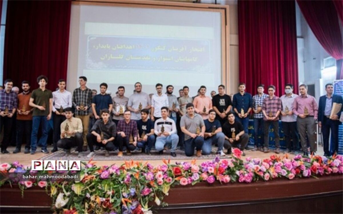 گفتگوی دانش‌آموز خبرنگار با رتبه برترهای کنکور 1401 کرمانشاهی/فیلم