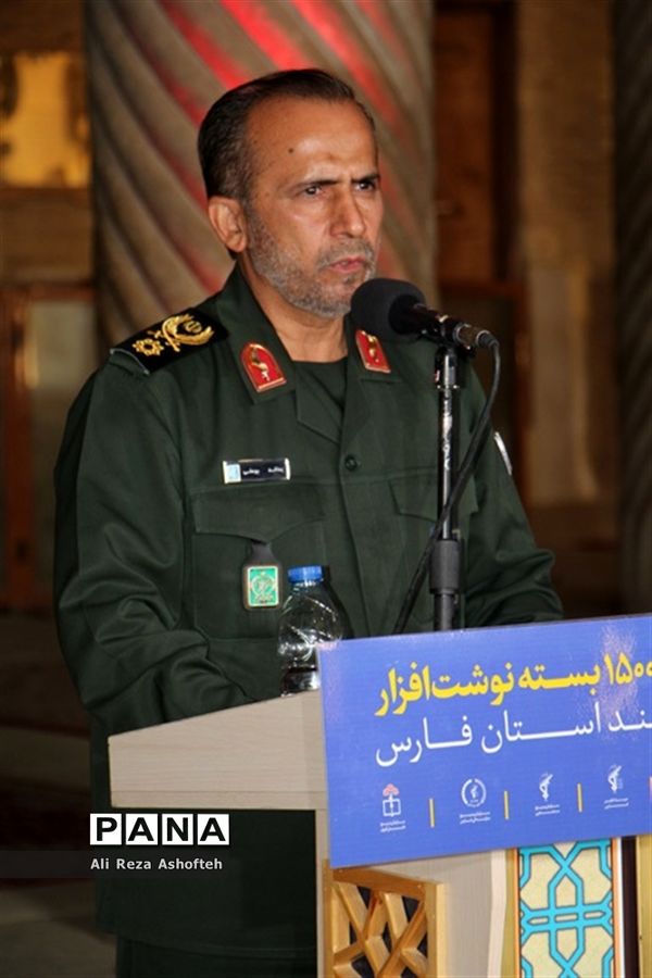 اجرای طرح توکاد و اهدای بسته‌های لوازم‌التحریر به دانش‌آموزان نیازمند در فارس