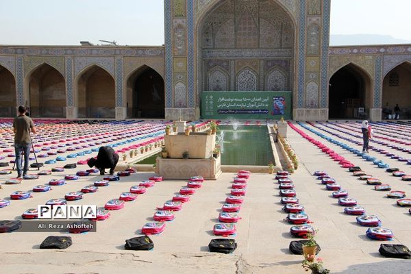 اجرای طرح توکاد و اهدای بسته‌های لوازم‌التحریر به دانش‌آموزان نیازمند در فارس