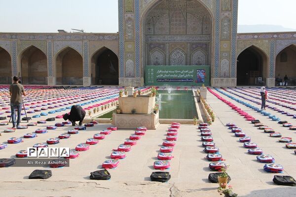 اجرای طرح توکاد و اهدای بسته‌های لوازم‌التحریر به دانش‌آموزان نیازمند در فارس