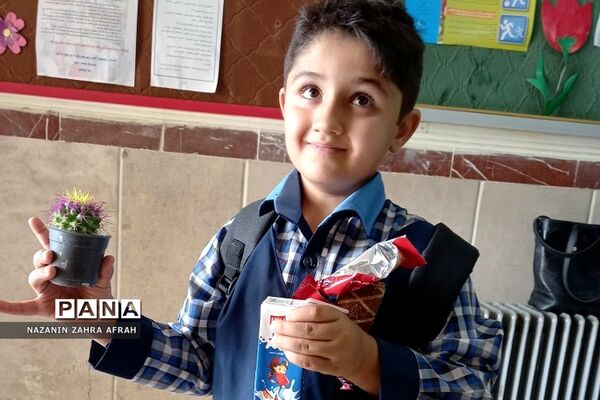 برگزاری جشن شکوفه‌ها در دبستان ایمان رودهن