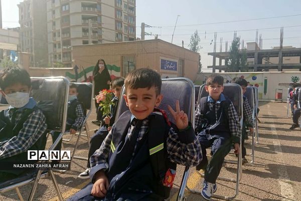 برگزاری جشن شکوفه‌ها در دبستان ایمان رودهن