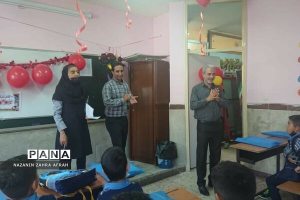 برگزاری جشن شکوفه‌ها در دبستان ایمان رودهن