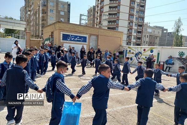 برگزاری جشن شکوفه‌ها در دبستان ایمان رودهن