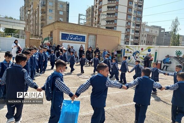 برگزاری جشن شکوفه‌ها در دبستان ایمان رودهن