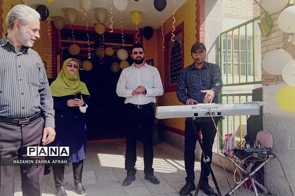 برگزاری جشن شکوفه‌ها در دبستان ایمان رودهن