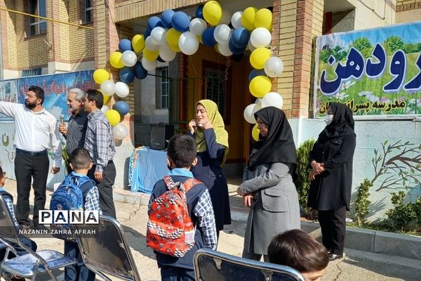 برگزاری جشن شکوفه‌ها در دبستان ایمان رودهن