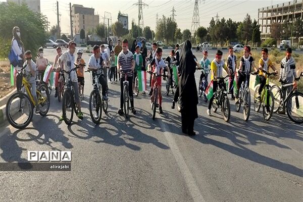 همایش دوچرخه‌سواری دانش‌آموزی به‌مناسبت هفته دفاع مقدس در منطقه کهریزک