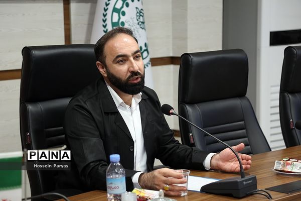 نشست صمیمانه قائم مقام سازمان دانش‌آموزی با همکاران سازمان