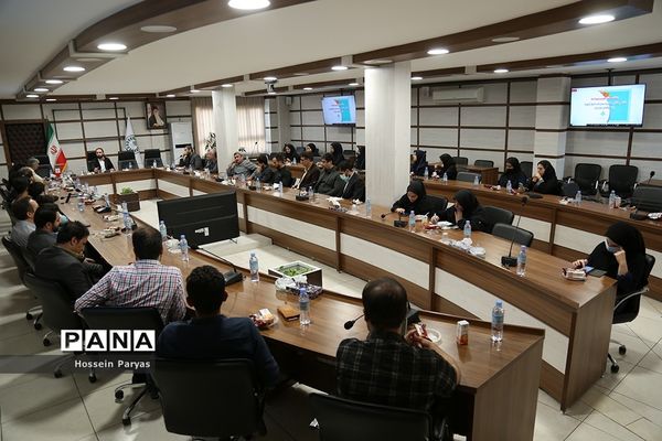 نشست صمیمانه قائم مقام سازمان دانش‌آموزی با همکاران سازمان