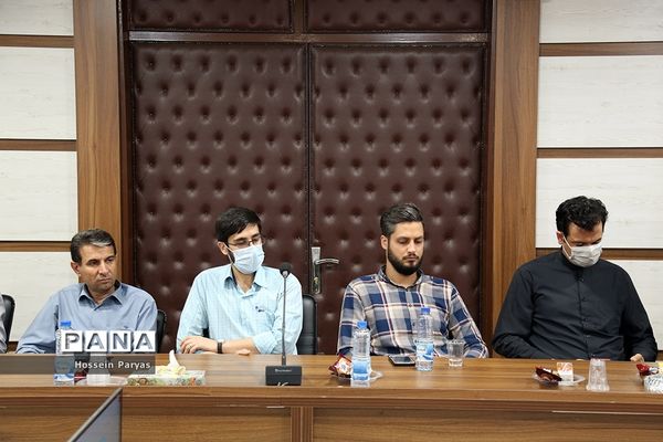 نشست صمیمانه قائم مقام سازمان دانش‌آموزی با همکاران سازمان