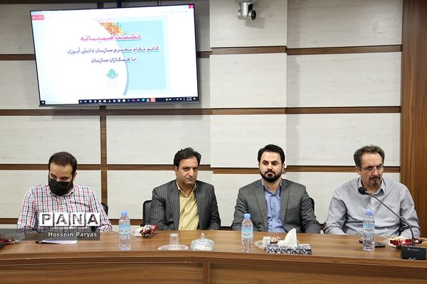 نشست صمیمانه قائم مقام سازمان دانش‌آموزی با همکاران سازمان