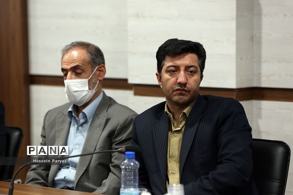 نشست صمیمانه قائم مقام سازمان دانش‌آموزی با همکاران سازمان