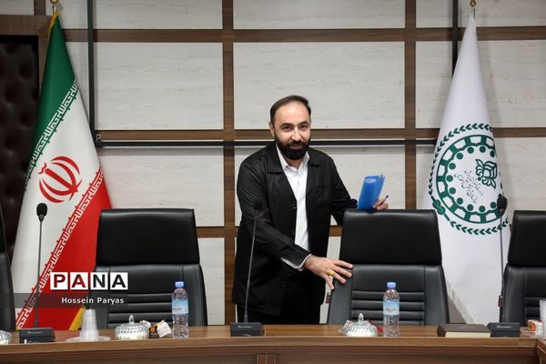 نشست صمیمانه قائم مقام سازمان دانش‌آموزی با همکاران سازمان