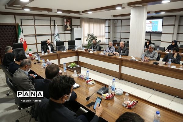 نشست صمیمانه قائم مقام سازمان دانش‌آموزی با همکاران سازمان