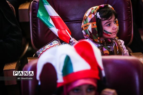 تماشای فوتبال ایران و آمریکا در برج میلاد