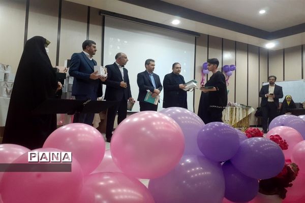 مراسم تجلیل از دانش‌آموزان برگزیده  مسابقات فرهنگی و هنری در سال تحصیلی 1401-1400