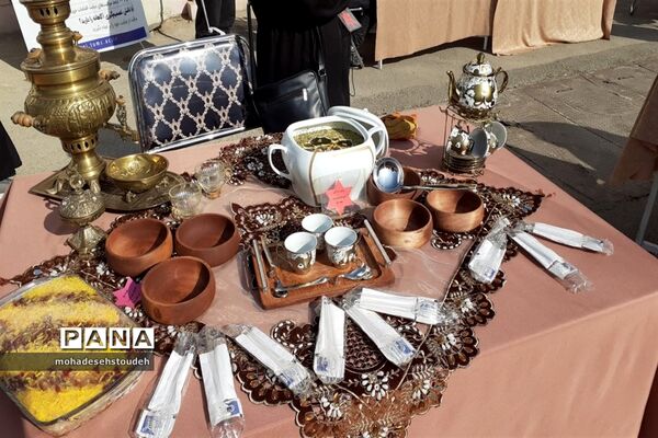 جشنواره غذای سالم در دبیرستان دخترانه موسی بن جعفر(ع)