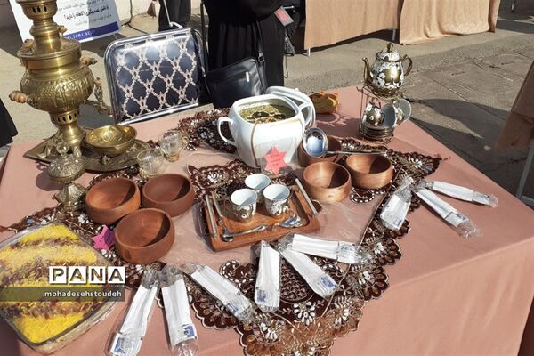 جشنواره غذای سالم در دبیرستان دخترانه موسی بن جعفر(ع)