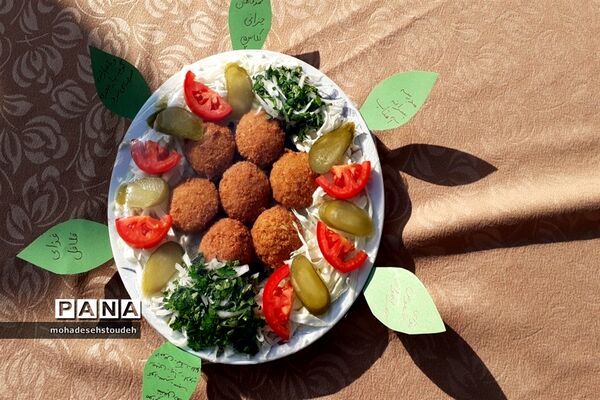 جشنواره غذای سالم در دبیرستان دخترانه موسی بن جعفر(ع)