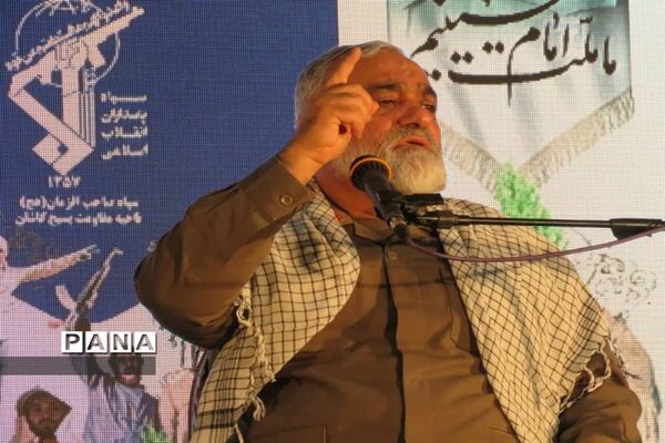 همایش بزرگ بسیجیان کاشان در بزرگداشت هفته بسیج