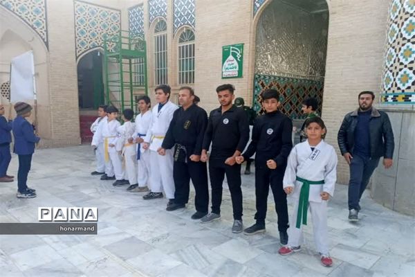 اجتماع بزرگ بسیجیان شهرستان آران و بیدگل