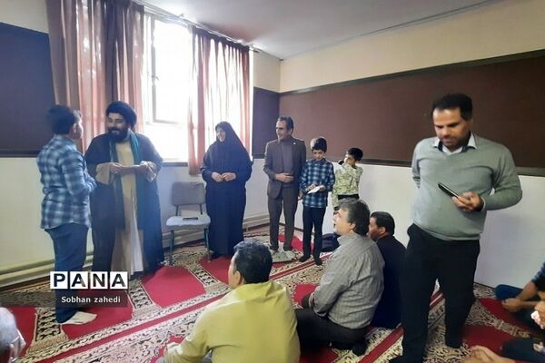 دیدار صمیمی امام‌جمعه رودهن با دانش‌آموزان مدرسه شهید بهشتی رودهن