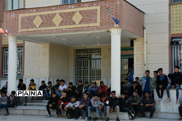 افتتاح زمین چمن مصنوعی هنرستان شهید چمران شهر گله‌دار استان فارس